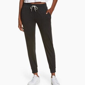 Vuori Performance Joggers size: M